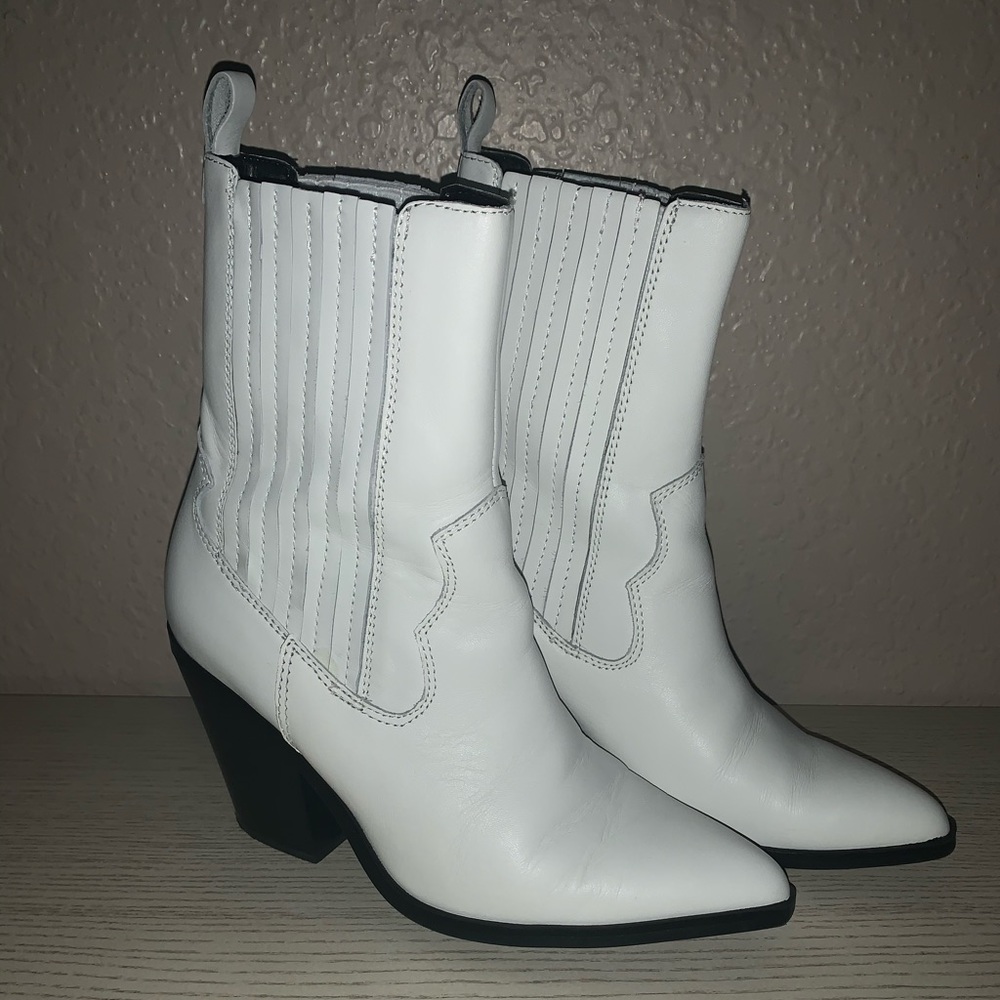 Also white cowboy boots